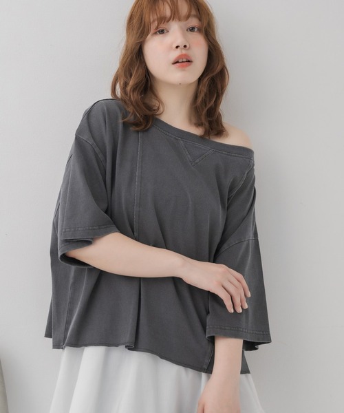 RETRO GIRL（レトロガール）の「リメイク切替ワンショルTEE（Tシャツ/カットソー・レディース・チャコールグレー/パープル/ベージュ・FREE）」の2枚目の写真