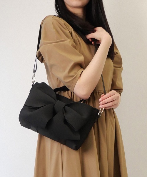 CURI BISCUI(キュリ ビスキュイ)の「ネオプレン素材 リボンモチーフ MINI トート(ショルダーバッグ・レディース・ピンク/ベージュ/ブラック・FREE)」の12枚目の写真