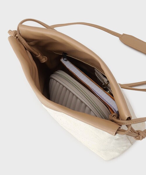 GALLEST（ギャレスト）の「キャンバス巾着ショルダー（ショルダーバッグ・レディース・ベージュ/ブラック・00）」の9枚目の写真