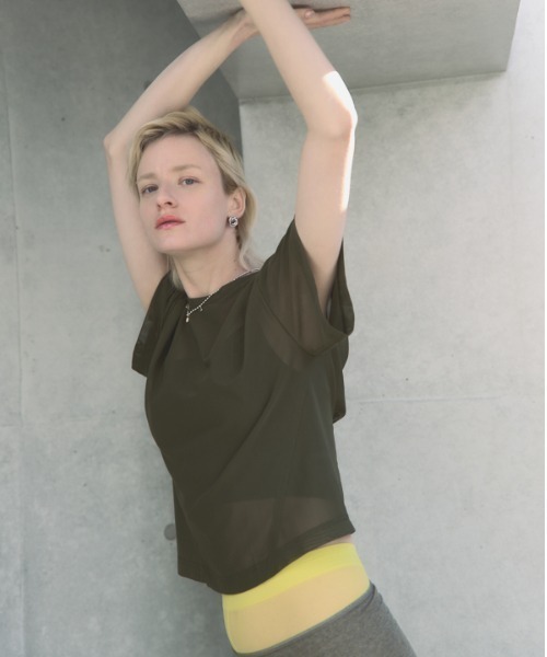 Muel Chic(ミュエルシック)の「Luxe tulle CS リュクスチュールカットソー(Tシャツ/カットソー・レディース・ホワイト/ブラック/グレー/オリーブ・FREE)」の6枚目の写真
