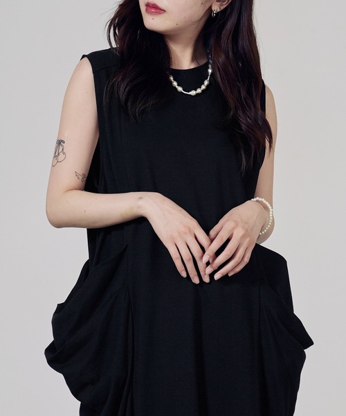 c/est(シーエ)の「c/est/シーエ SARA ワンピ―ス 秋物 秋服 2026年秋冬(ワンピース・レディース・ブラック・FREE)」の4枚目の写真