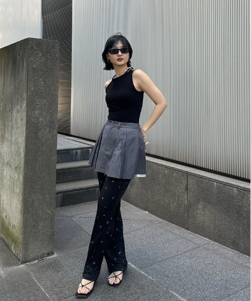 PLEATS MINI SKIRT SET PANTS（その他パンツ）｜Ameri（アメリ）の