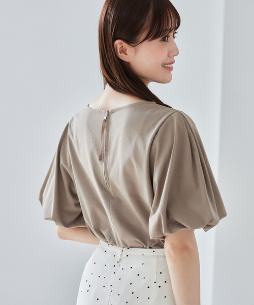 Andemiu(アンデミュウ)の「【接触冷感・吸水速乾・UVカット・抗菌消臭】ソデバルーンプルオーバー578699(Tシャツ/カットソー・レディース・ブラック/オフホワイト/モカ・FREE)」の6枚目の写真