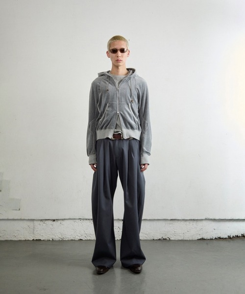 NVRFRGT(ネヴァーフォーゲット)の「VELOUR ZIP UP HOODIE(パーカー・メンズ・ブラウン/グレー・1/2)」の3枚目の写真