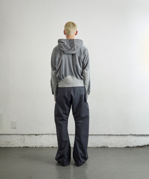 NVRFRGT(ネヴァーフォーゲット)の「VELOUR ZIP UP HOODIE(パーカー・メンズ・ブラウン/グレー・1/2)」の5枚目の写真