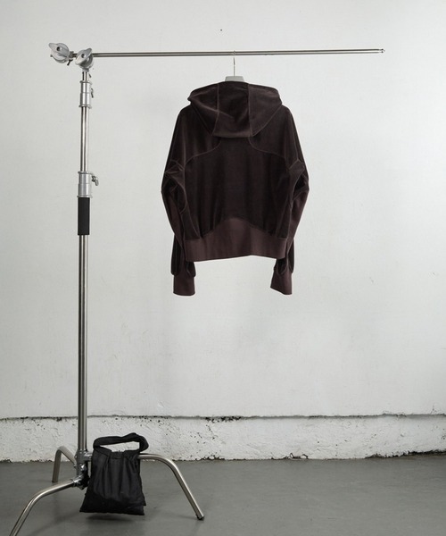 NVRFRGT(ネヴァーフォーゲット)の「VELOUR ZIP UP HOODIE(パーカー・メンズ・ブラウン/グレー・1/2)」の6枚目の写真
