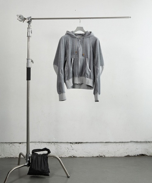 NVRFRGT(ネヴァーフォーゲット)の「VELOUR ZIP UP HOODIE(パーカー・メンズ・ブラウン/グレー・1/2)」の11枚目の写真