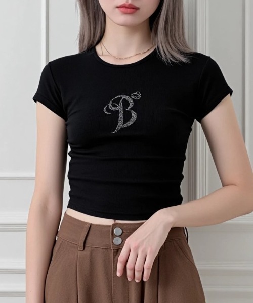 .KOM(ドットコム)の「A'GEM/9 × .kom 『.KOM/ドットケーオーエム』 ラインストーン フェザー半袖Tシャツ(Tシャツ/カットソー・レディース・アイボリー/ブラック・FREE)」の17枚目の写真