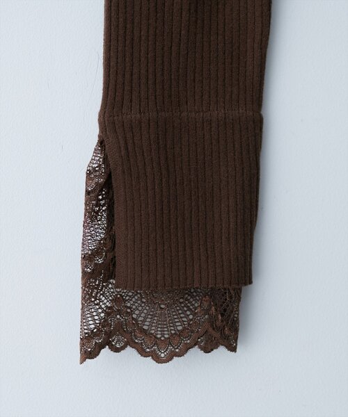 natural couture（ナチュラルクチュール）の「袖レースアシメネックリブニット（ニット/セーター・レディース・モカ/ブラウン/ボルドー/ピンク/ブラック/グレイッシュベージュ/チャコールグレー/オフホワイト・FREE）」の13枚目の写真