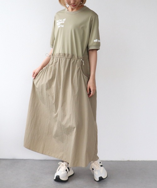 Three Four Time（ｽﾘｰﾌｫｰﾀｲﾑ）の「布帛切替ハーフスリーブロゴワンピース（ワンピース・レディース・チャコールグレー/ベージュ・FREE）」の2枚目の写真