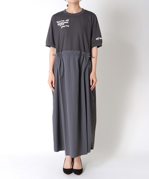 Three Four Time（ｽﾘｰﾌｫｰﾀｲﾑ）の「布帛切替ハーフスリーブロゴワンピース（ワンピース・レディース・チャコールグレー/ベージュ・FREE）」の4枚目の写真