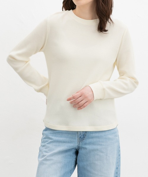 Honeys（ハニーズ）の「ワッフルＴシャツ（Tシャツ/カットソー・レディース・ブラック/ブラック×ベージュ/コーラルピンク/ピンク系その他/サックスブルー/杢グレー/オフホワイト/ブルー系その他3・LL/L/M/S）」の2枚目の写真