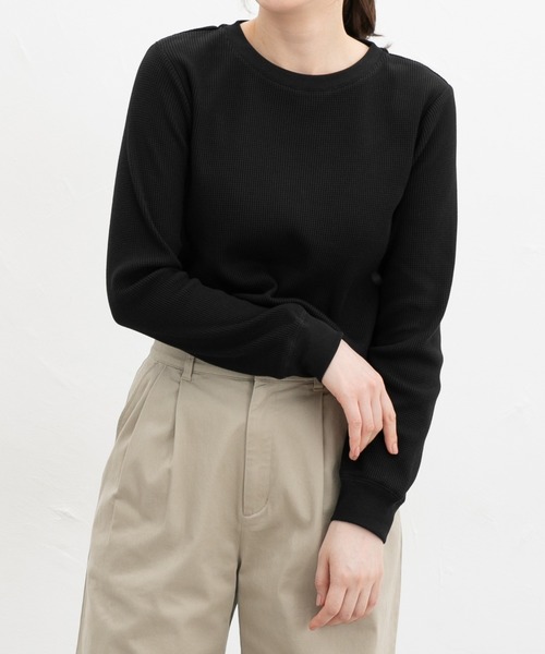 Honeys（ハニーズ）の「ワッフルＴシャツ（Tシャツ/カットソー・レディース・ブラック/ブラック×ベージュ/コーラルピンク/ピンク系その他/サックスブルー/杢グレー/オフホワイト/ブルー系その他3・LL/L/M/S）」の3枚目の写真