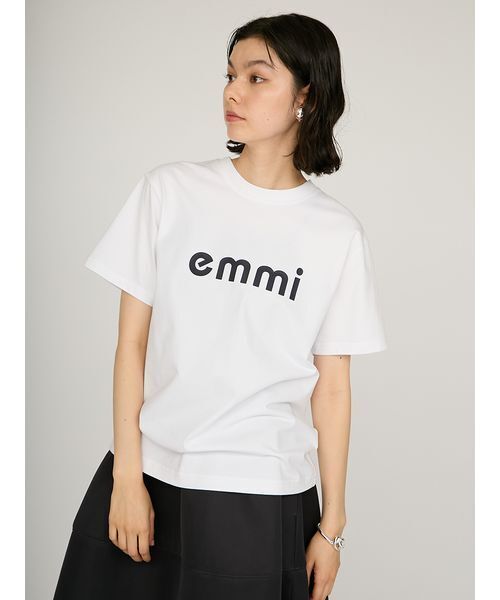 emmi（エミ）の「emmiロゴTシャツ（Tシャツ/カットソー・レディース・ベージュ/ホワイト/チャコールグレー/ブルー・F）」の6枚目の写真