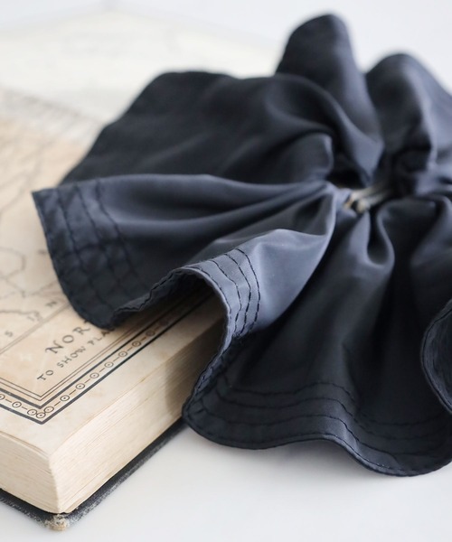 LEPSIM(レプシィム)の「サークルシュシュ 593605(シュシュ・レディース・ブラック/ベージュ・ONE SIZE)」の1枚目の写真