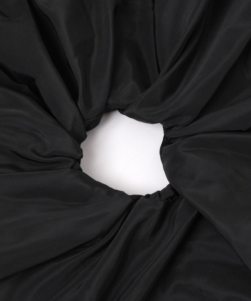 LEPSIM(レプシィム)の「サークルシュシュ 593605(シュシュ・レディース・ブラック/ベージュ・ONE SIZE)」の5枚目の写真