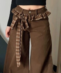 LADY LIKE（レディライク）の「【秋冬新作】リボンベルト付きフリルワイドパンツ（デニムパンツ）」