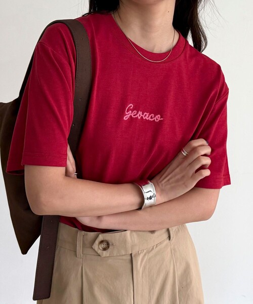 fredy emue(フレディエミュ)の「【GEVACO/ゲバコ】ワンポイントロゴチェーン刺繍半袖Tシャツ(Tシャツ/カットソー・レディース・カーキ/ブラック/オフホワイト/レッド・38)」の4枚目の写真