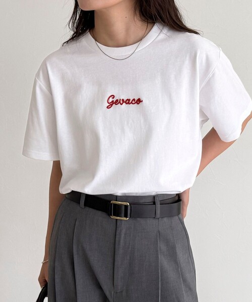 fredy emue(フレディエミュ)の「【GEVACO/ゲバコ】ワンポイントロゴチェーン刺繍半袖Tシャツ(Tシャツ/カットソー・レディース・カーキ/ブラック/オフホワイト/レッド・38)」の1枚目の写真