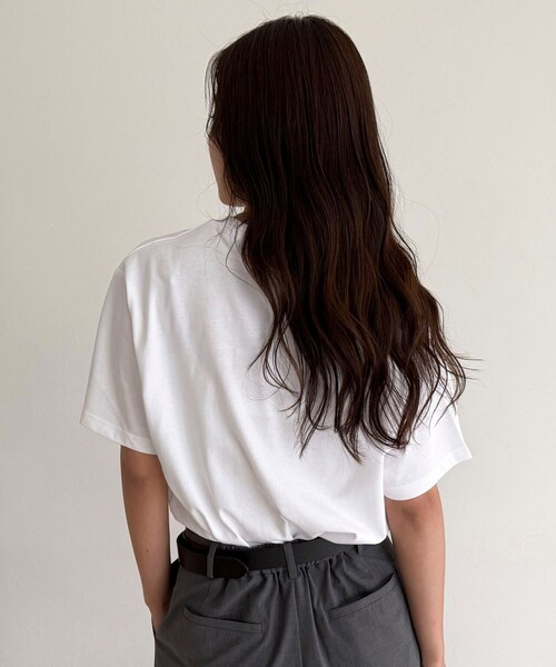fredy emue(フレディエミュ)の「【GEVACO/ゲバコ】ワンポイントロゴチェーン刺繍半袖Tシャツ(Tシャツ/カットソー・レディース・カーキ/ブラック/オフホワイト/レッド・38)」の21枚目の写真