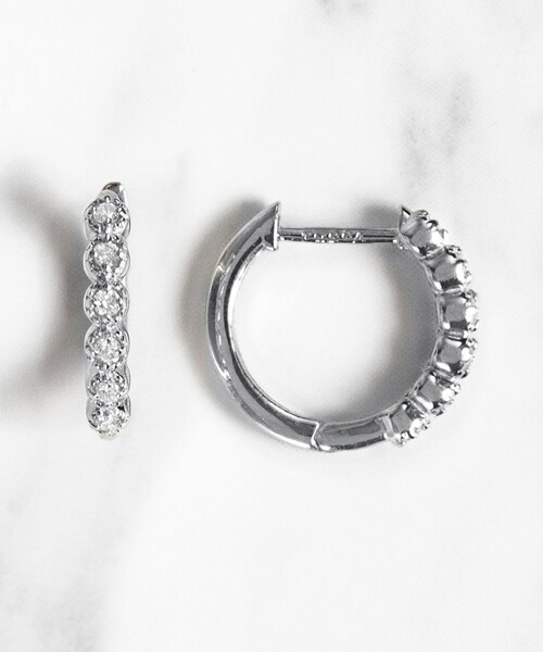 TOCCA(トッカ)の「FRILL DIAMOND PIERCED EARRINGS K10 ダイヤモンド ピアス(ピアス(両耳用)・レディース・シルバー系・F)」の1枚目の写真