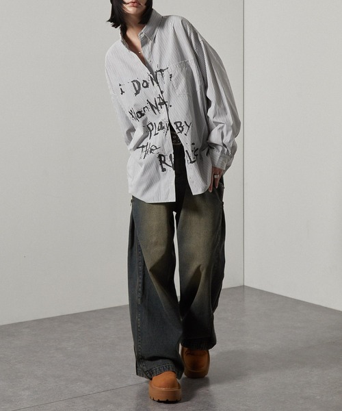 Alfred Alex(アルフレッドアレックス)の「【Alfred Alex】レタリングプリントオーバーサイズストライプシャツ(シャツ/ブラウス・レディース・ブラック/ホワイト・M/L)」の5枚目の写真