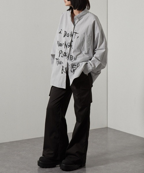 Alfred Alex(アルフレッドアレックス)の「【Alfred Alex】レタリングプリントオーバーサイズストライプシャツ(シャツ/ブラウス・レディース・ブラック/ホワイト・M/L)」の6枚目の写真