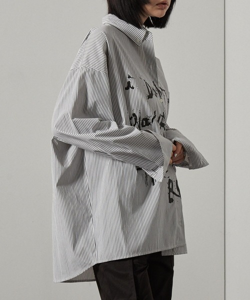 Alfred Alex(アルフレッドアレックス)の「【Alfred Alex】レタリングプリントオーバーサイズストライプシャツ(シャツ/ブラウス・レディース・ブラック/ホワイト・M/L)」の13枚目の写真
