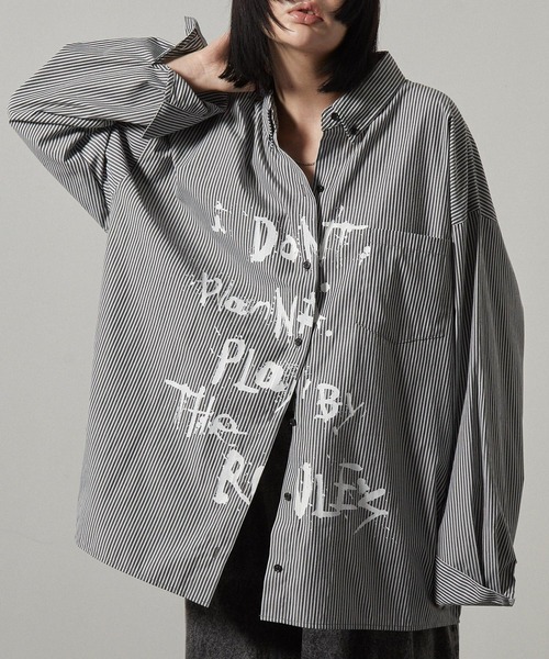 Alfred Alex(アルフレッドアレックス)の「【Alfred Alex】レタリングプリントオーバーサイズストライプシャツ(シャツ/ブラウス・レディース・ブラック/ホワイト・M/L)」の22枚目の写真