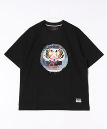 EVISU（エヴィス）の「【EVISU】HT SASHIKO DARUMA APPLIQUE S/S TEE / ブラック [2EAHTM5TS1171RXCT]（Tシャツ/カットソー）」