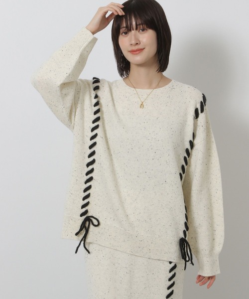 LAKOLE（ラコレ）の「ハンドステッチニットプルオーバー / 587460（ニット/セーター・レディース・アイボリー/グレー/ブルー/モカ・FREE）」の2枚目の写真