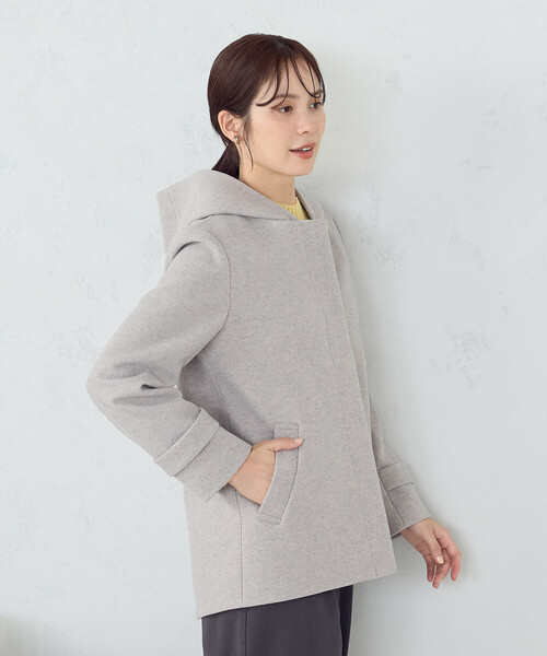 COMME CA ISM(コムサイズム)の「2WAYフーデッドショートコート(その他アウター・レディース・グレイッシュベージュ/グレー/ブラック・X-LARGE/MEDIUM/LARGE/SMALL)」の9枚目の写真