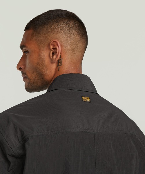 G-STAR（ジースター）の「Cargo Relaxed Shirt/ミリタリーディテールカーゴポケットリラックスオーバーサイズシャツ/ナイロンライクシャツジャケット（シャツ/ブラウス・メンズ・ダークブラック・X-LARGE/SMALL/MEDIUM/LARGE/X-SMALL）」の5枚目の写真