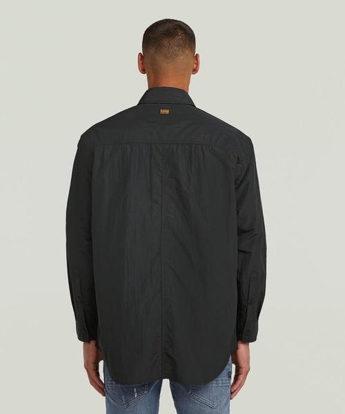 G-STAR（ジースター）の「Cargo Relaxed Shirt/ミリタリーディテールカーゴポケットリラックスオーバーサイズシャツ/ナイロンライクシャツジャケット（シャツ/ブラウス・メンズ・ダークブラック・X-LARGE/SMALL/MEDIUM/LARGE/X-SMALL）」の2枚目の写真
