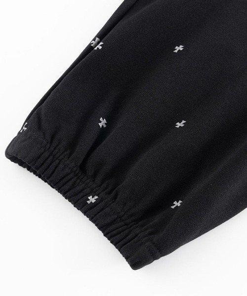 UNKNOWN LONDON(アンノウン・ロンドン)の「A'GEM/9 × .kom 『UNKNOWN LONDON/アンノウン ロンドン』 Tiny Cross Glitter Sweat Pants/タイクロス グリッター スウェットパンツ(スウェットパンツ・メンズ・オフホワイト/ブラック・S/M)」の9枚目の写真