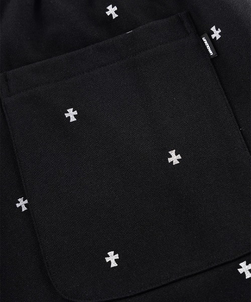 UNKNOWN LONDON(アンノウン・ロンドン)の「A'GEM/9 × .kom 『UNKNOWN LONDON/アンノウン ロンドン』 Tiny Cross Glitter Sweat Pants/タイクロス グリッター スウェットパンツ(スウェットパンツ・メンズ・オフホワイト/ブラック・S/M)」の11枚目の写真