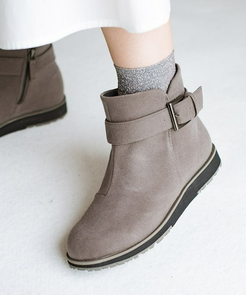 AcureZ（アキュアーズ）の「【GORE-TEX】全天候型カジュアルブーツ　サイドベルトがアクセント♪（ブーツ・レディース・ブラック/グレー/ブラウン・22.5cm/23.0cm/23.5cm/24.0cm/24.5cm）」の2枚目の写真