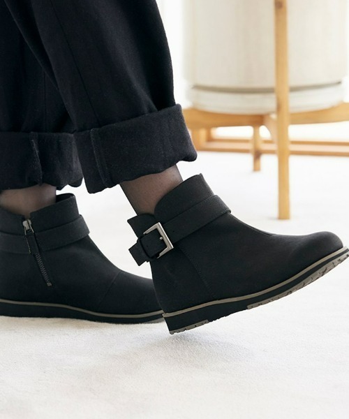 AcureZ（アキュアーズ）の「【GORE-TEX】全天候型カジュアルブーツ　サイドベルトがアクセント♪（ブーツ・レディース・ブラック/グレー/ブラウン・22.5cm/23.0cm/23.5cm/24.0cm/24.5cm）」の10枚目の写真