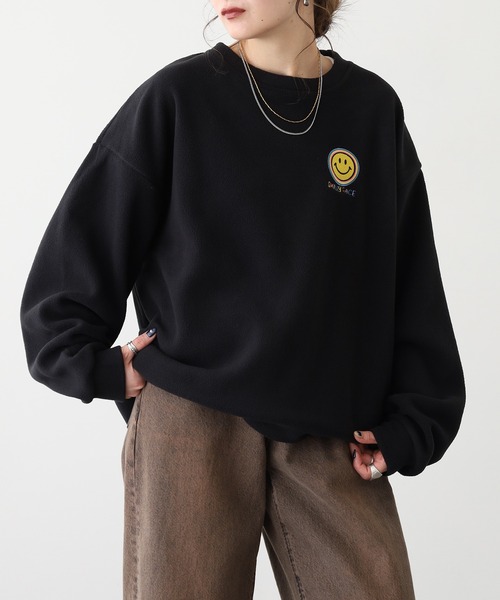 FUNALIVE（ファンアライブ）の「オーバーサイズフリーストレーナー 刺繍デザイン（スウェット・メンズ・ブラック/ネイビー系1/ブラック系1/ブラック系2/ブラック系3/ホワイト系1/ホワイト系2/ホワイト系3/ネイビー系2/ダークグリーン系1/ダークグリーン系2/ダークブラウン/ネイビー系3/ブラック系6/ブラック系4/ホワイト系5/ブラック系その他/ホワイト系4/スモーキーグリーン系1/ブラック系その他2/ダークブラウン系1/ダークグリーン系3/ホワイト系6/ホワイト系7/ブラック系その他3/杢グレー/グレイッシュブルー/ホワイト系8/グレー系1/ブラック系その他4/ブラック系その他5/ホワイト系9/ダークブラウン系2/ネイビー系4・M/L/LL）」の13枚目の写真