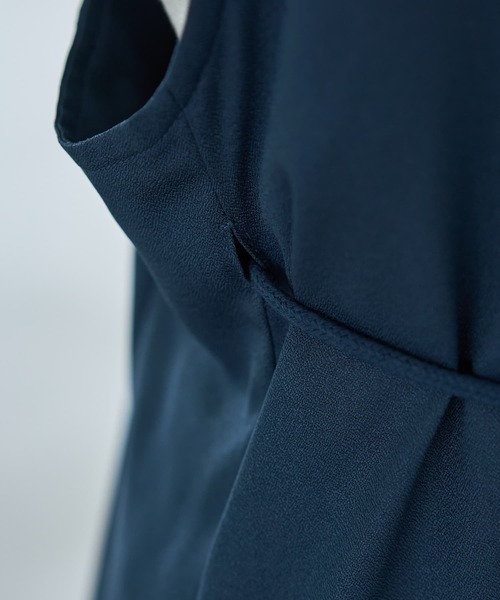 STYLE DELI（スタイルデリ）の「ジョーゼット生地キャミ型フレアジャンパースカート（ワンピース・レディース・ブラック/コバルトブルー・01/02）」の13枚目の写真