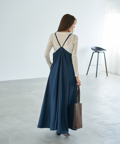 STYLE DELI（スタイルデリ）の「ジョーゼット生地キャミ型フレアジャンパースカート（ワンピース・レディース・ブラック/コバルトブルー・01/02）」の15枚目の写真