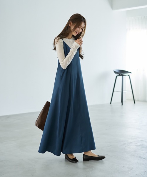 STYLE DELI（スタイルデリ）の「ジョーゼット生地キャミ型フレアジャンパースカート（ワンピース・レディース・ブラック/コバルトブルー・01/02）」の19枚目の写真
