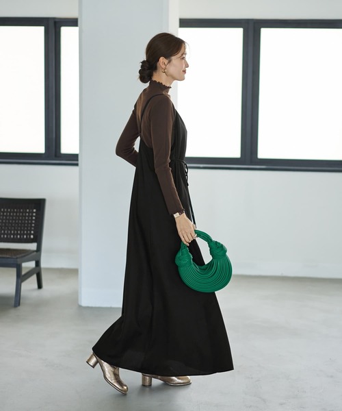 STYLE DELI（スタイルデリ）の「ジョーゼット生地キャミ型フレアジャンパースカート（ワンピース・レディース・ブラック/コバルトブルー・01/02）」の4枚目の写真