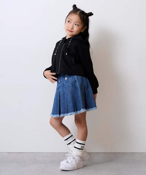 X-girl Stages（エックスガールステージス）の「エンボスロゴダンボールショートジップパーカー（パーカー・キッズ・ブラック/ライトブルー・120cm/110cm/130cm/100cm/140cm）」の4枚目の写真