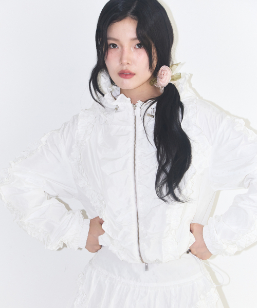 ILLIGO(イリゴ)の「フリルドットウィンドブレーカー ホワイト(ナイロンジャケット・レディース・その他・SMALL/MEDIUM)」の2枚目の写真