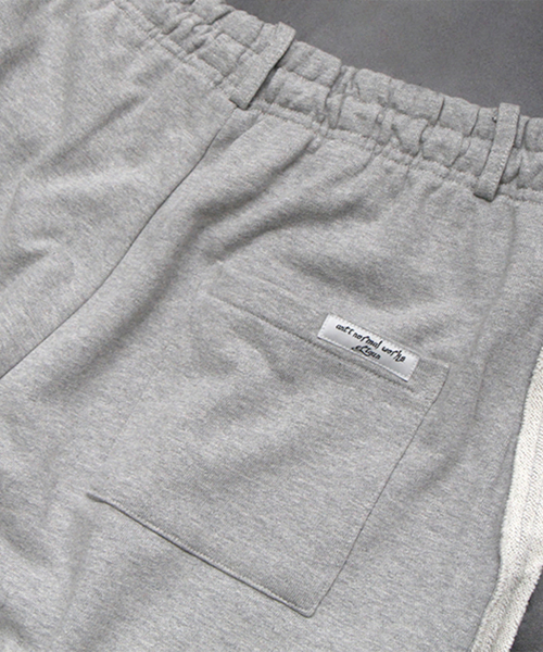 CRIGUN(クリガン)の「Wide Track Pants Max Over Fit MELANGE GREY(スウェットパンツ・レディース・グレー・MEDIUM/LARGE/X-LARGE)」の5枚目の写真