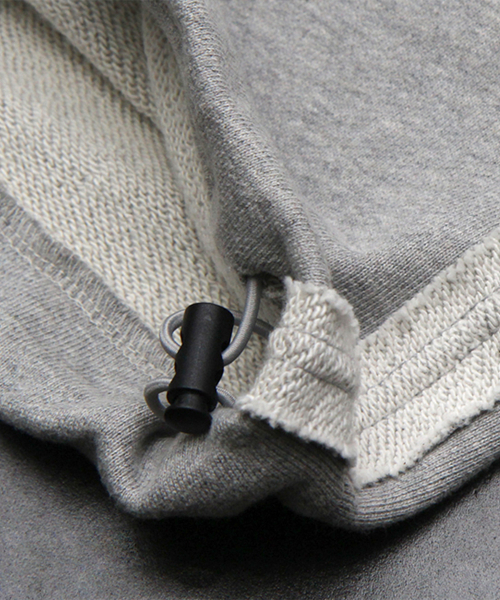 CRIGUN(クリガン)の「Wide Track Pants Max Over Fit MELANGE GREY(スウェットパンツ・レディース・グレー・MEDIUM/LARGE/X-LARGE)」の4枚目の写真