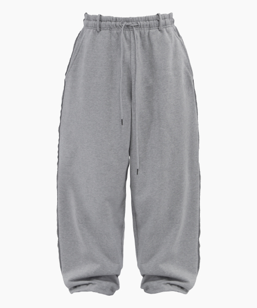 CRIGUN(クリガン)の「Wide Track Pants Max Over Fit MELANGE GREY(スウェットパンツ・レディース・グレー・MEDIUM/LARGE/X-LARGE)」の11枚目の写真