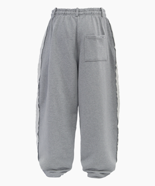 CRIGUN(クリガン)の「Wide Track Pants Max Over Fit MELANGE GREY(スウェットパンツ・レディース・グレー・MEDIUM/LARGE/X-LARGE)」の10枚目の写真