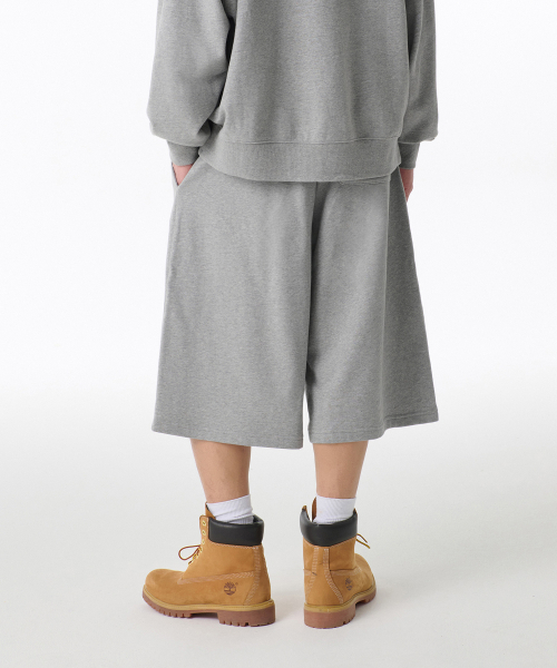 MUSINSA STANDARD（ムシンサスタンダード）の「ワンタックロングバミューダスウェットパンツ [ミディアムグレー]（その他パンツ・メンズ・その他・SMALL/MEDIUM/LARGE/X-LARGE/XX-LARGE/XXX-LARGE）」の2枚目の写真